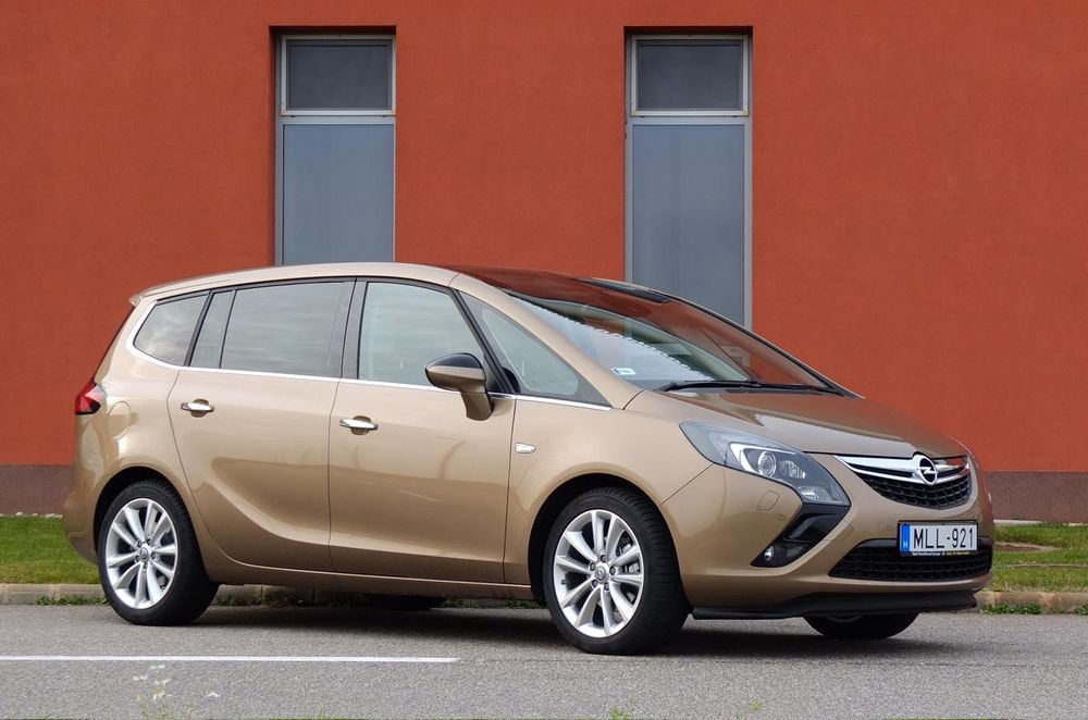 Okos családi Opel, új magyar motorral