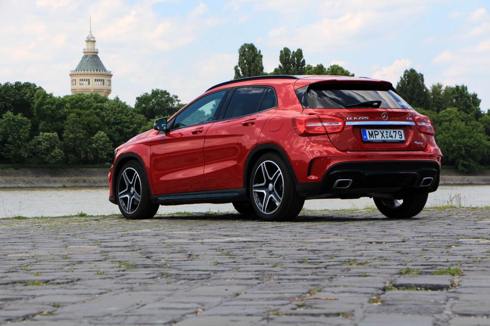 Mercedes GLA - A szerethető szakállas nő