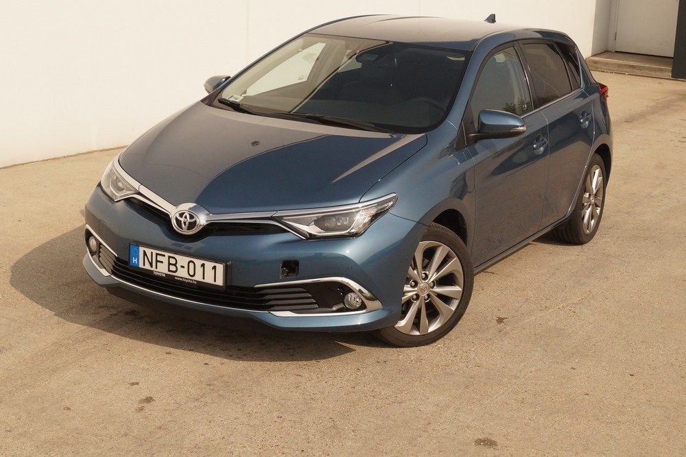 Így hasít a turbós Toyota Auris
