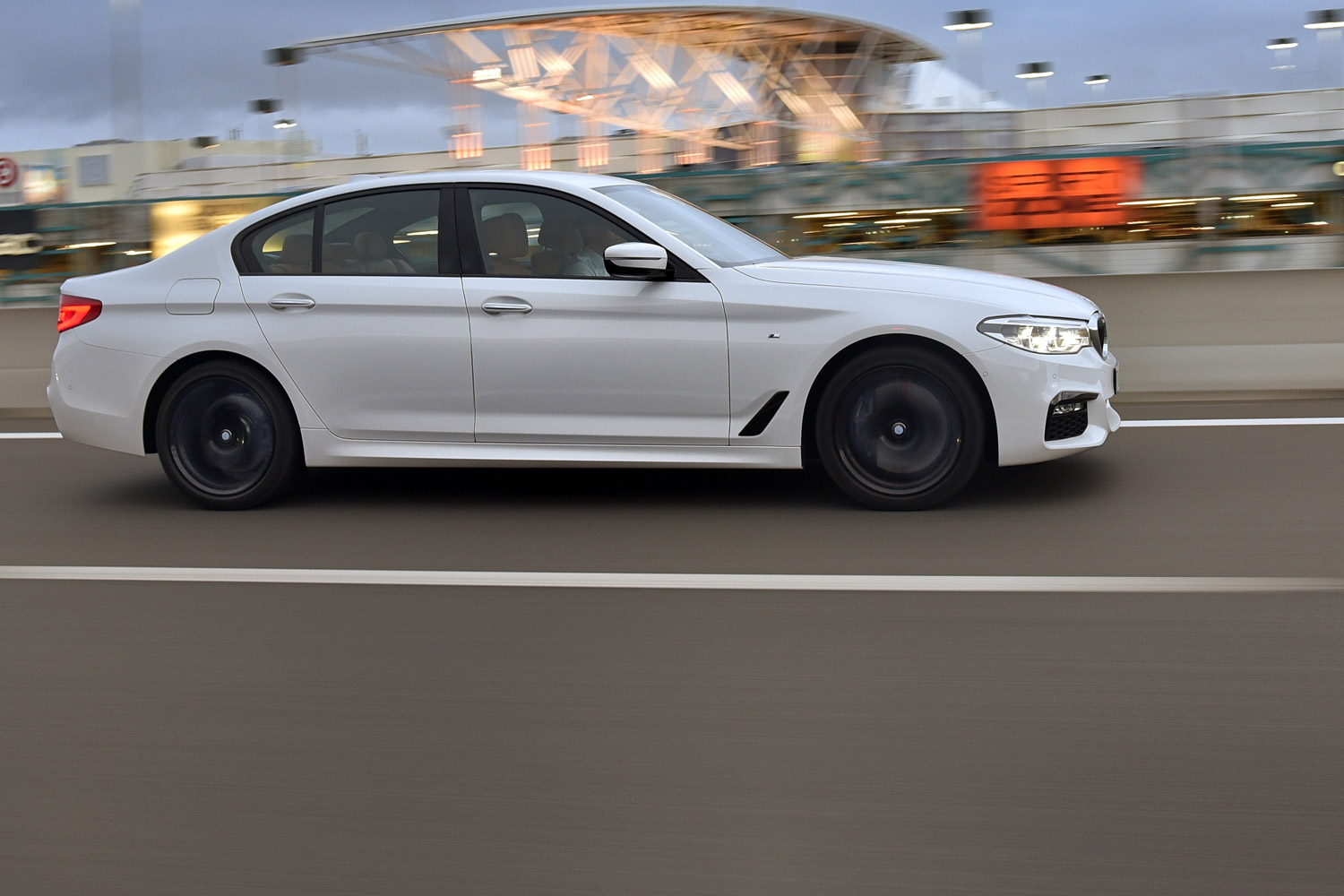 Új 5-ös BMW - Káprázat és parasztvakítás