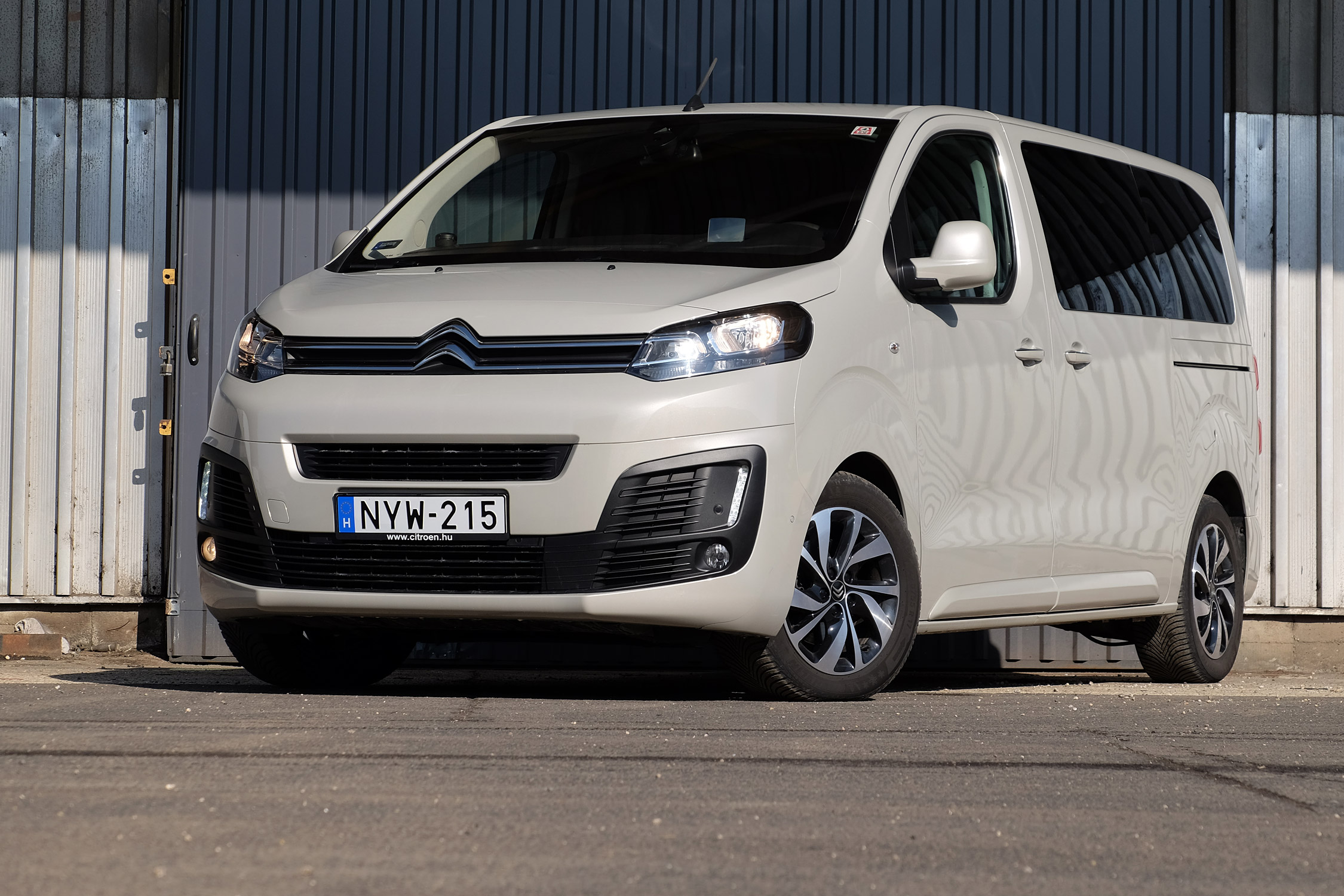 Variációk kisbuszra: Citroën SpaceTourer