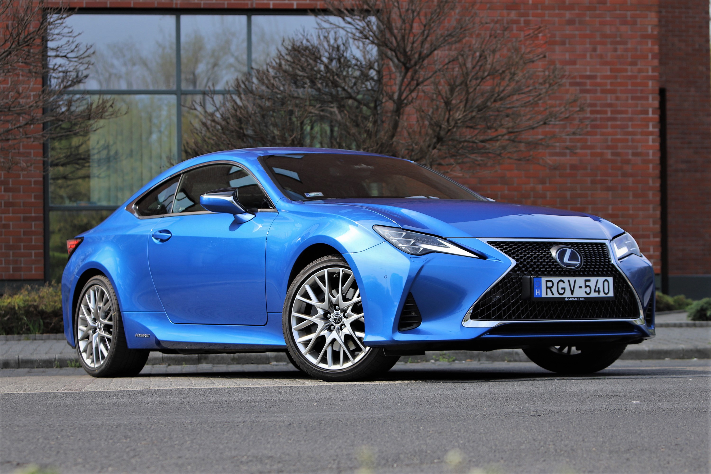 Farkasbőrbe bújt bárány: Lexus RC300h teszt