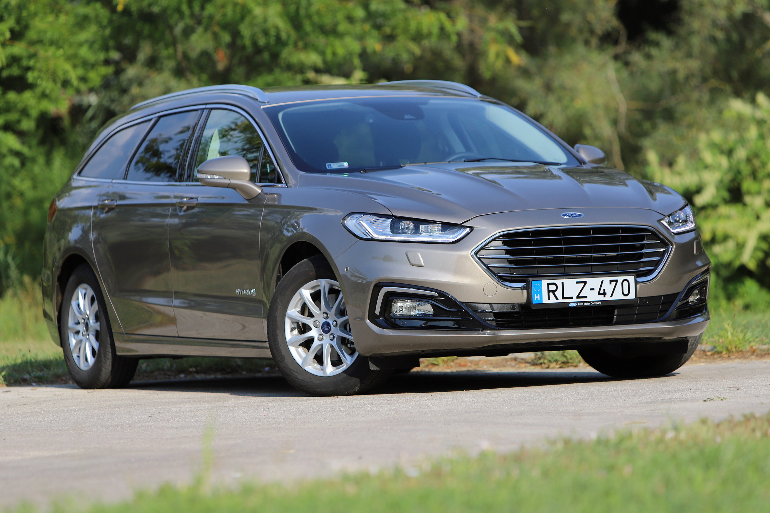 Vajon eljár 5 literrel egy ekkora autó?  - Ford Mondeo hibrid teszt