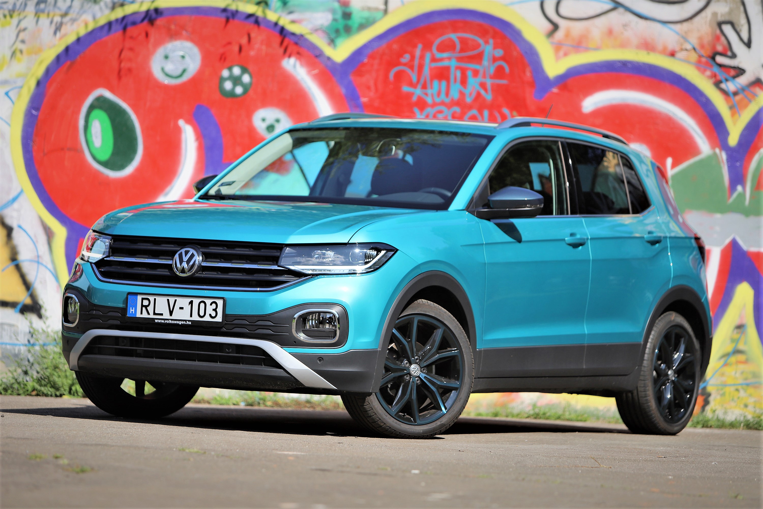 Hopp, itt egy újabb, apró városi SUV - VW T-Cross teszt