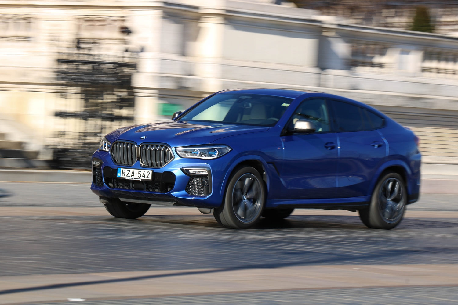 Teszten a BMW X6, 530 lóerővel - Tesztoszteron, szívlapáttal