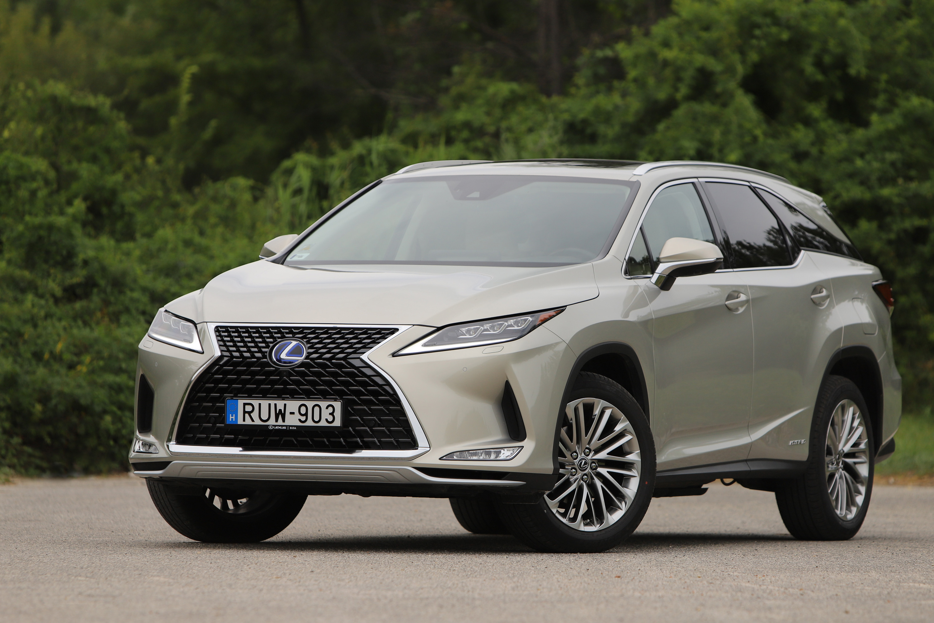 Luxus L-es kabátban - Lexus RX450hL