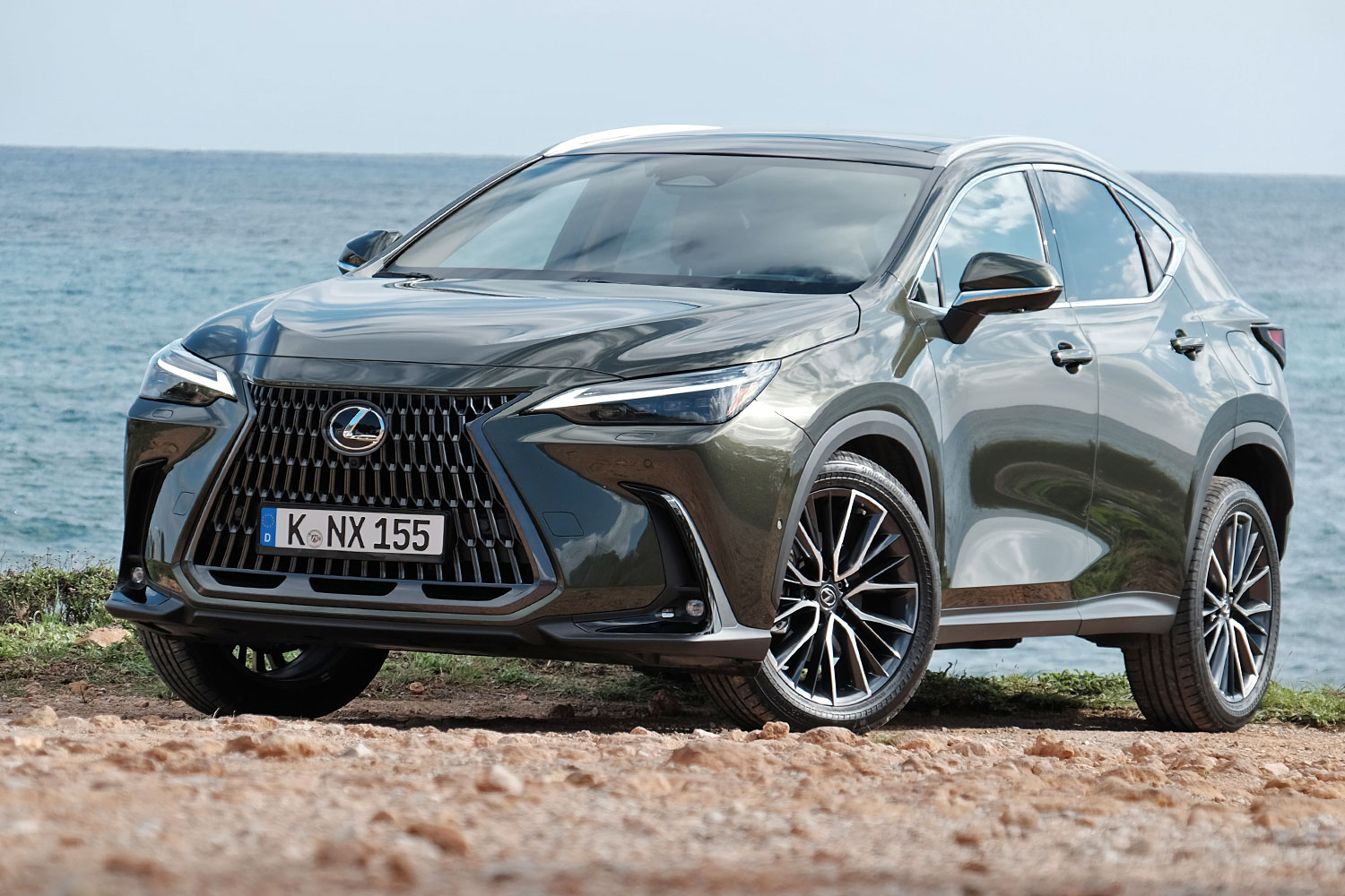 Otthon is tankolható a legújabb Lexus