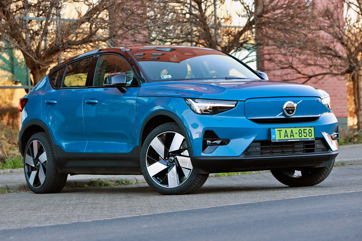Nem pont ezt várnánk egy elektromos autótól - Volvo C40 Recharge