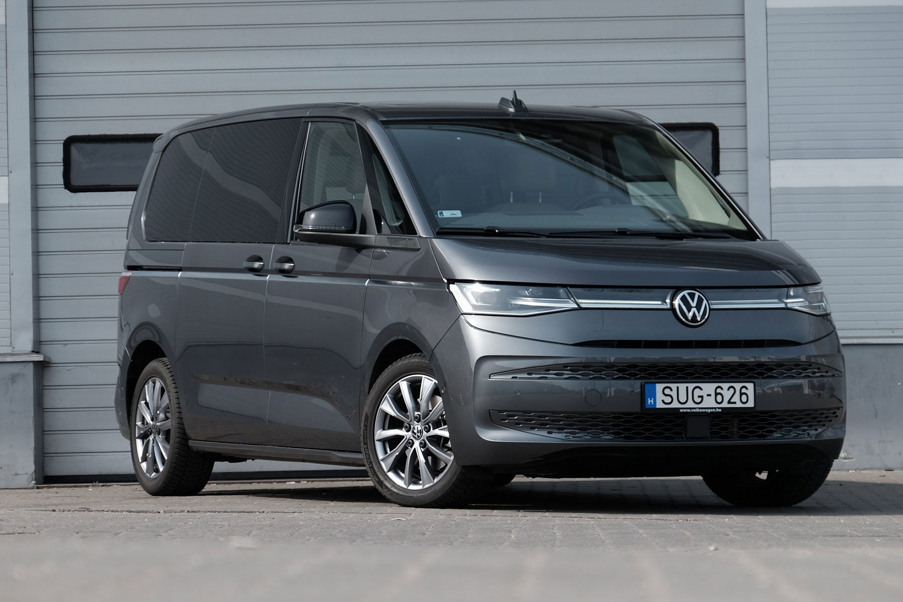 Benzinmotor egy kisbuszban? Kipróbáltuk, van-e értelme