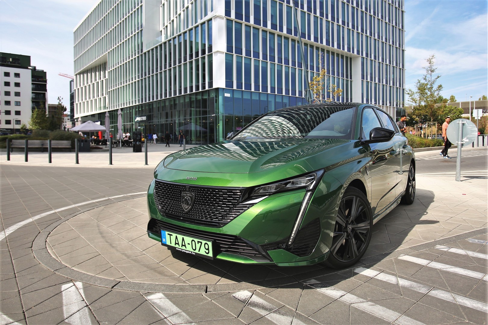 Csak a fogyasztását ne nézd! – Peugeot 308 PHEV