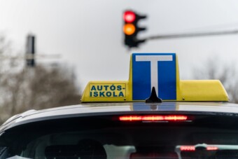 Elképesztő, és néha komikus csalásokkal buknak le magyar tanulóvezetők