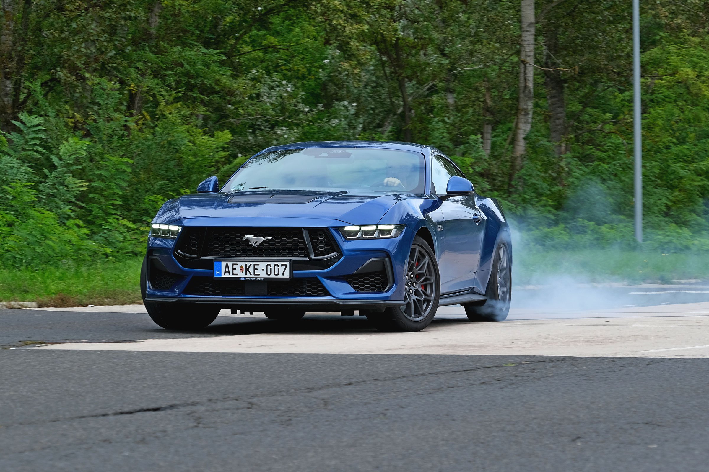 Nem puhul a V8-as Mustang, hála az égnek!