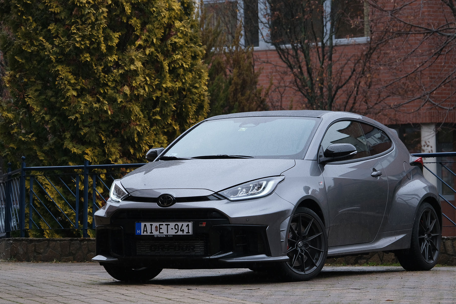 Miért venne bárki apró Toyotát 23 millióért?