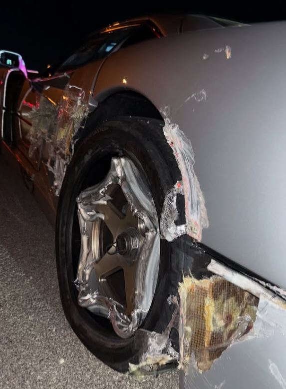 Húsba vágó balesetbe keveredett egy legendás sportautó 1