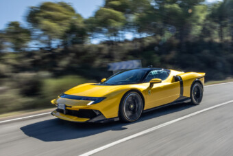 Simogatva gyilkol az új Ferrari Testarossa