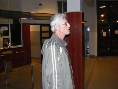 Ki lehet ez? MOL trikó, napszemüveg… 2