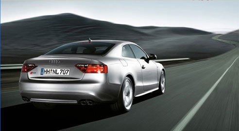 A TT RS üti az R8-at 7