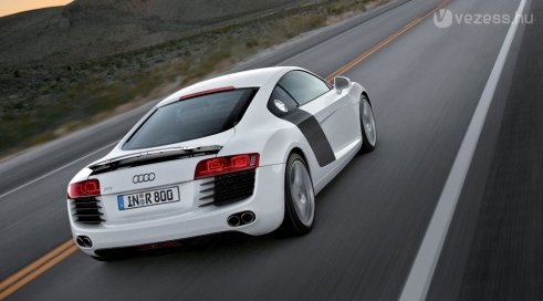 A TT RS üti az R8-at 8