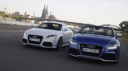 A TT RS üti az R8-at 9