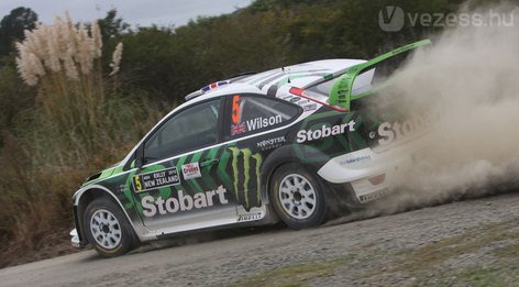 Utcai autó mentette meg a ralipilóta versenyét 7