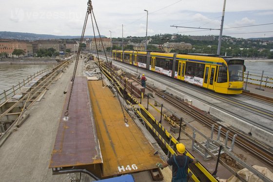 Szélesítik a Margit hidat 7