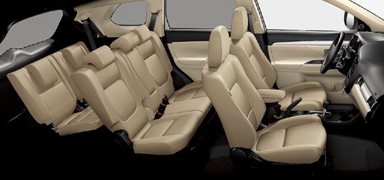 Sárban, párnák közt: Mitsubishi Outlander 8