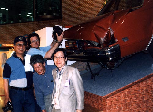 Extrém baleset – meteorit csapódott az autóba 1 Extrém baleset – meteorit csapódott az autóba 1