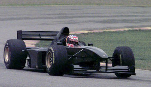 F1: A Ferrari  gyönyörű fekete lova 1