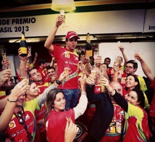 F1: Gumifüsttel és pezsgővel búcsúzott Massa 3 F1: Gumifüsttel és pezsgővel búcsúzott Massa 3