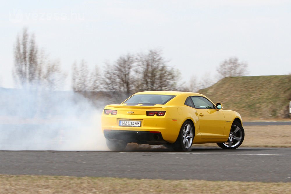 13 millió végezte a medencében 1