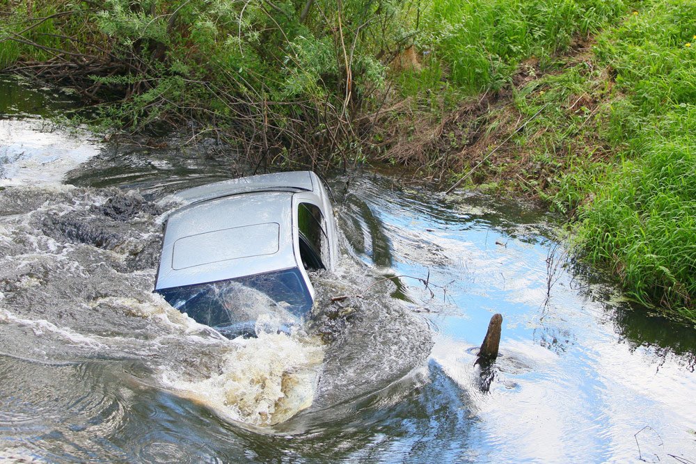 Lopott autót találtak a Rábcában 1 Lopott autót találtak a Rábcában 1