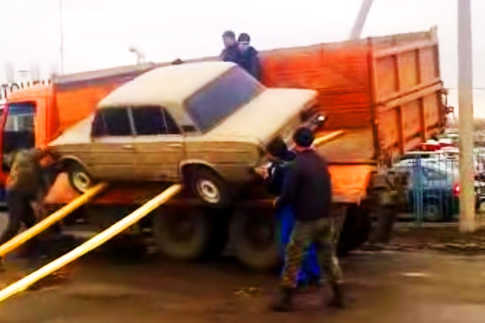 Akár bele is halhatunk az SMS-ezésbe Akár bele is halhatunk az SMS-ezésbe