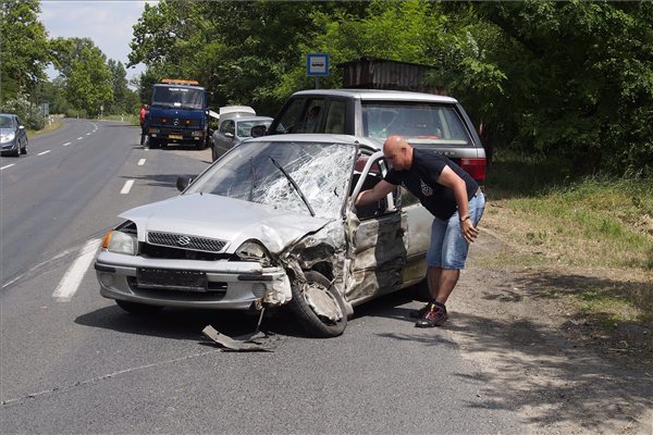 A nap képe – felborult pénzszállító az árokban 2 A nap képe – felborult pénzszállító az árokban 2