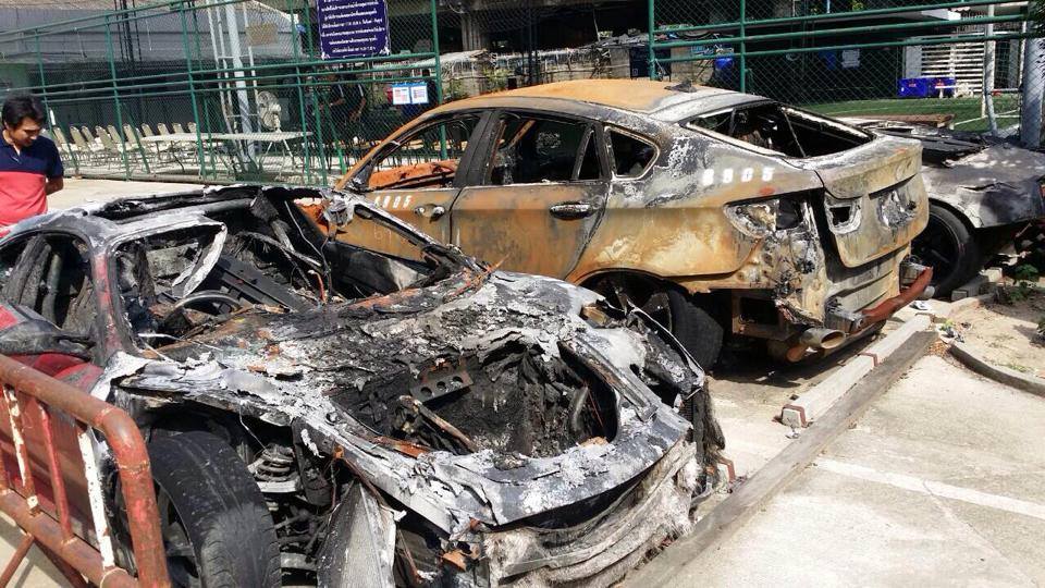 Szállítás közben égtek porrá a luxusautók 1 Szállítás közben égtek porrá a luxusautók 1