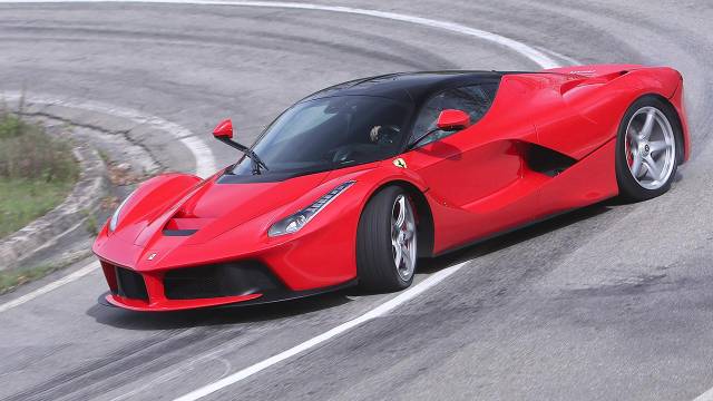 Titánok harca – LaFerrari a Sesto Elemento ellen 1 Titánok harca – LaFerrari a Sesto Elemento ellen 1