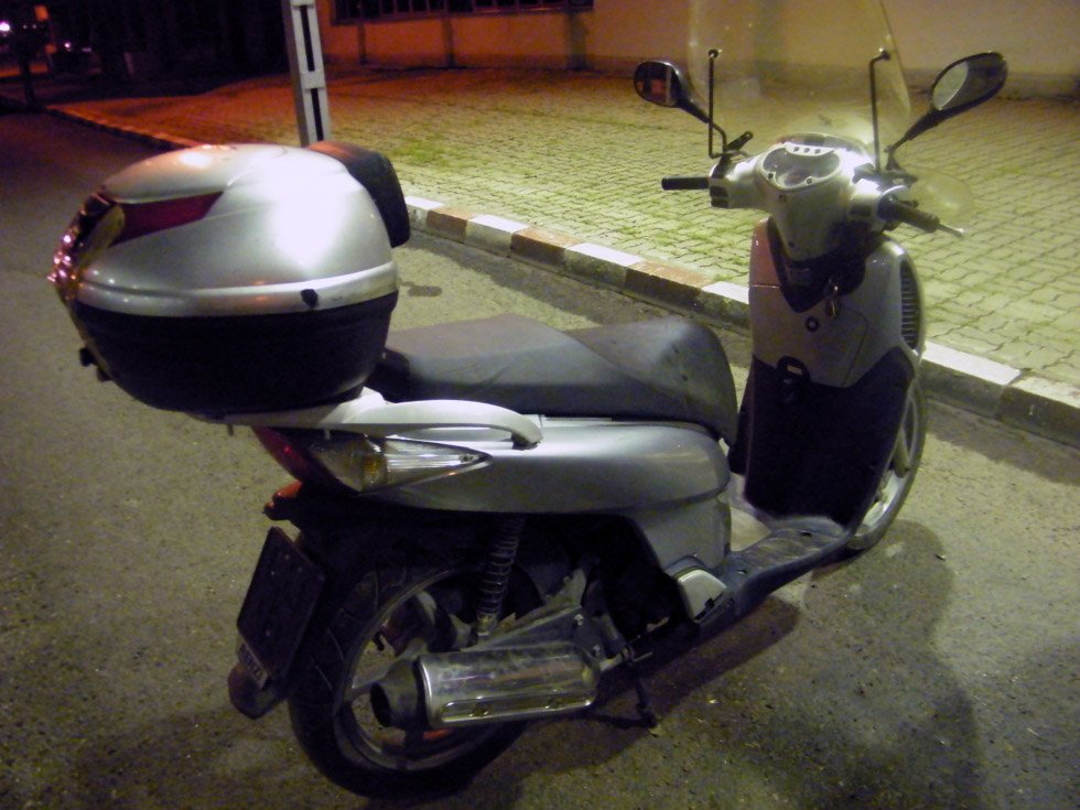 Lopott motort rejtett a furgon 1 Lopott motort rejtett a furgon 1