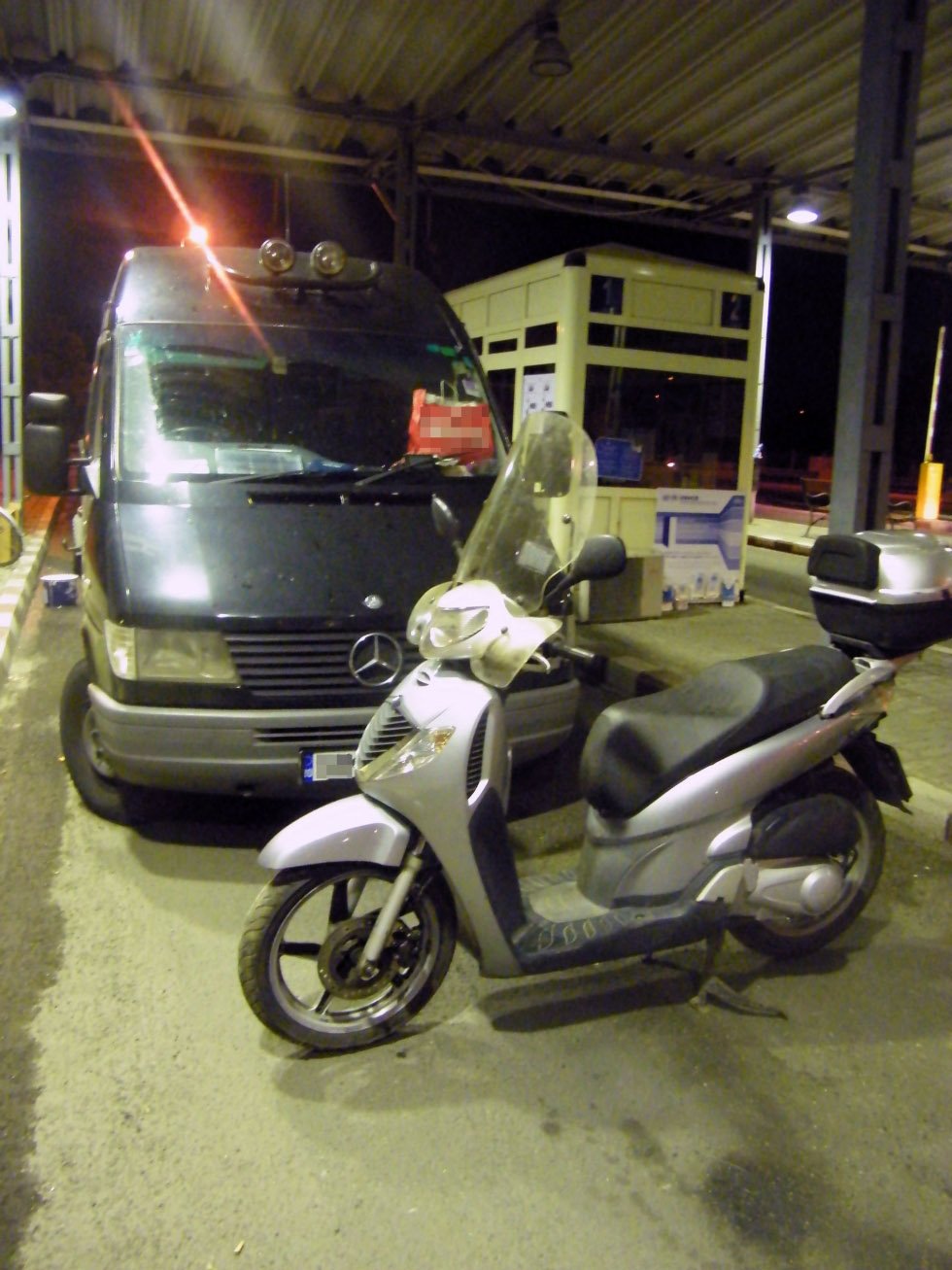 Lopott motort rejtett a furgon 2 Lopott motort rejtett a furgon 2