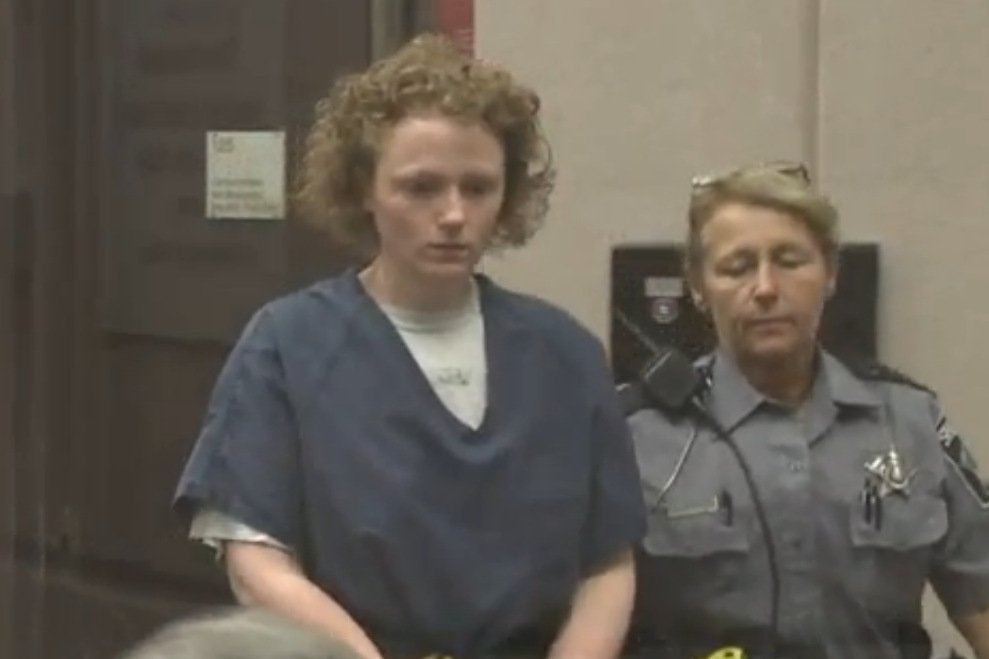 Füvet és szexet kapott tanárnője kocsijában 1