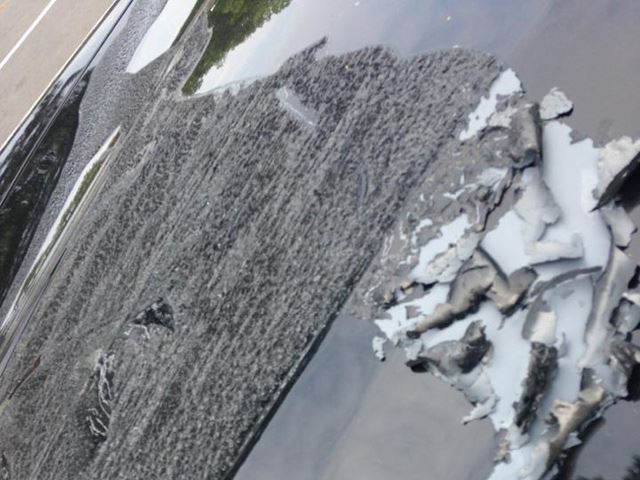 Savval támadtak a Corvette-re 1