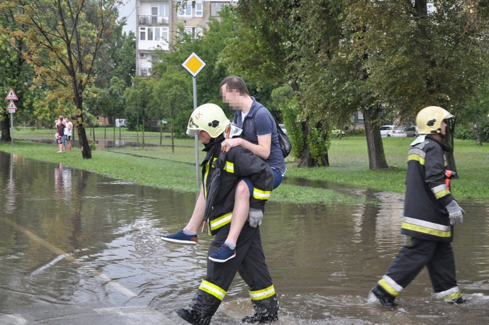 A nap képe – BKV-busz az árokban 4