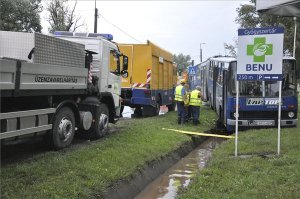 A nap képe – BKV-busz az árokban 1