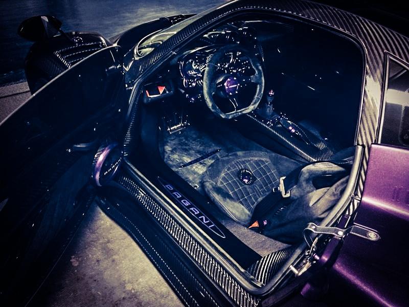 Hamilton úgy tolja, akár egy playboy! 2 Hamilton úgy tolja, akár egy playboy! 2