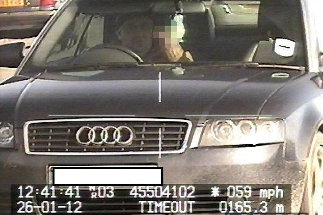 Halott apjára kente a gyorshajtásokat 1