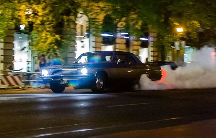 Pokoli füst borította el az Andrássy utat 1