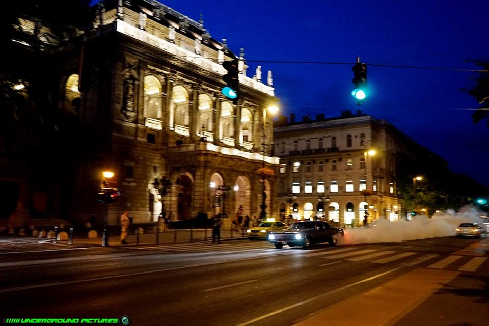 Pokoli füst borította el az Andrássy utat 3