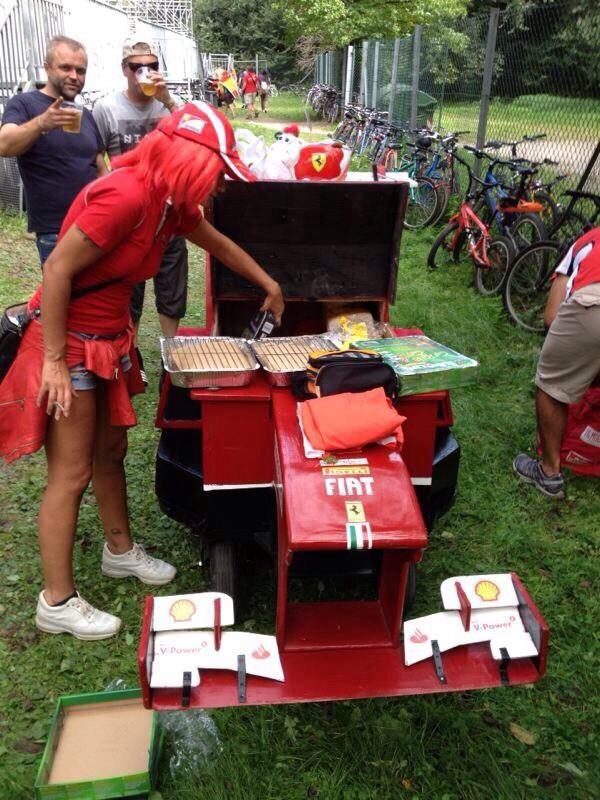 A nap képe – Ferrari grill olasz rajongói kivitelben 1