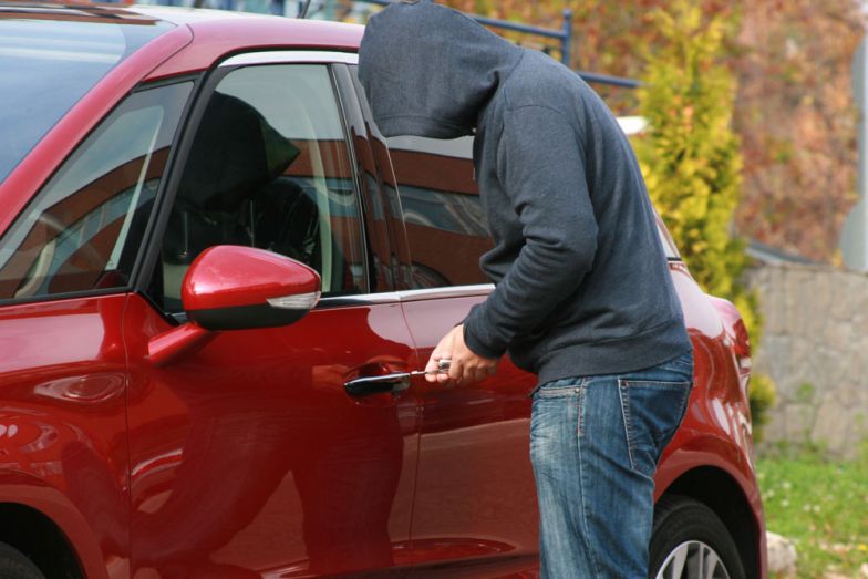 Így törik fel az autódat Budapesten – videó 1 Így törik fel az autódat Budapesten – videó 1
