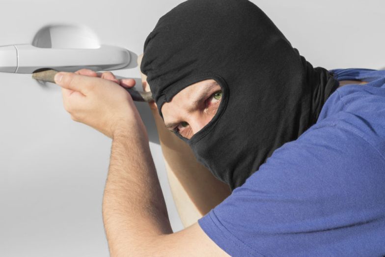 Ráfáztak, hogy lopott autót akartak ellopni 4 Ráfáztak, hogy lopott autót akartak ellopni 4