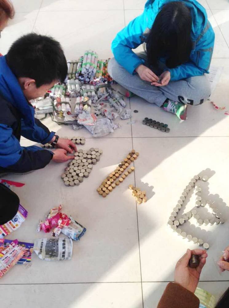 Apróért vett új autót egy férfi Kínában 6