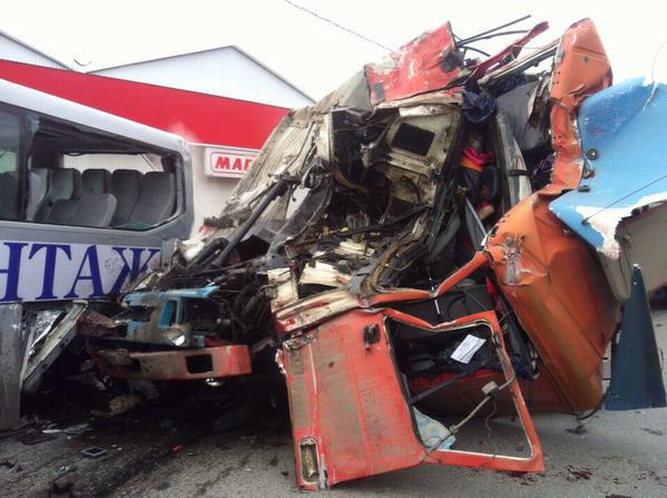 Kegyetlen látvány a féktelenül romboló kamion 1